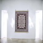 Hedvábný koberec strojově tkaný SILKEN 70x110 akrylový turecký koberec