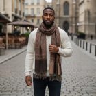 Elegantní dámský a pánský šátek 215x105 hnědý s autentickým vzorem