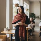 Elegantní dámská šála 215x105 vínový bavlněný šátek