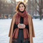 Elegantní dámský šátek 215x105 v barvě bordó béž s autentickým vzorem