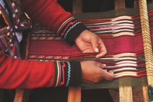 Tradiční výroba ručně vázaných koberců